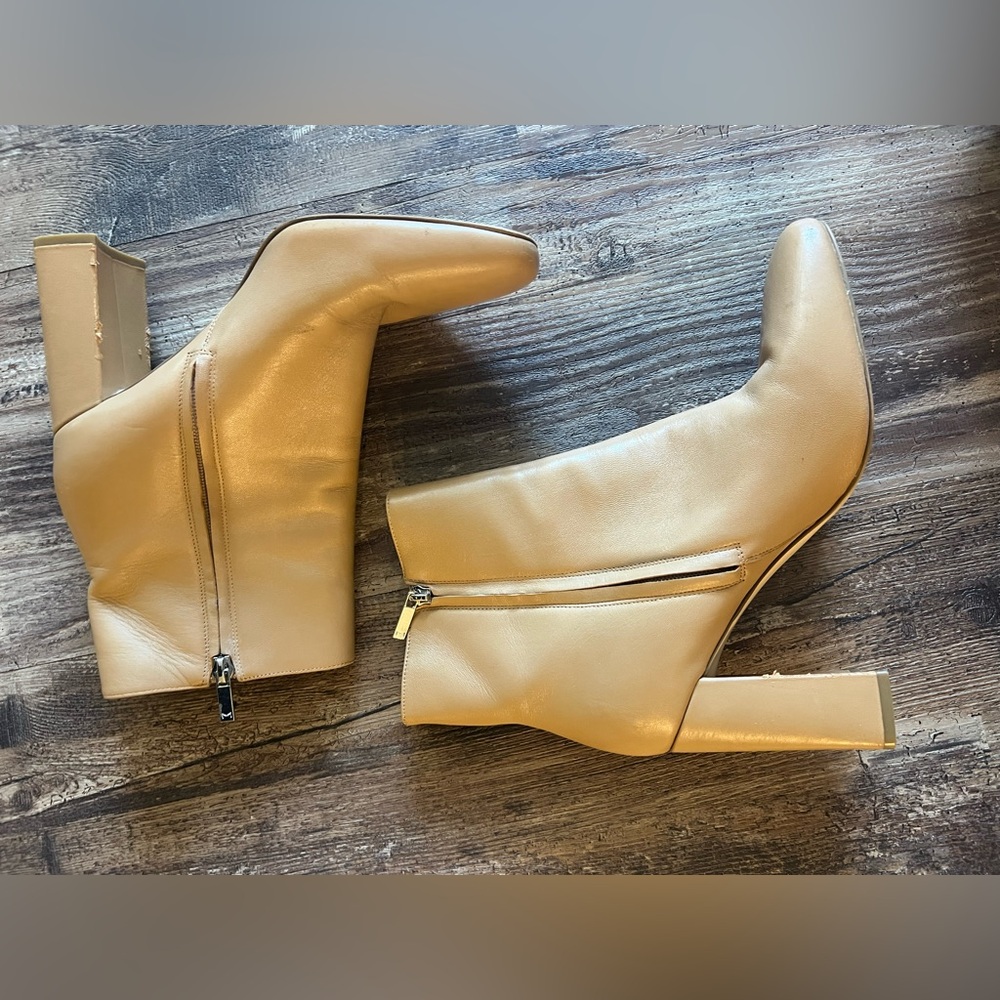 Marc Fisher 9.5 nude tan brown boots with heel scuffs in photos